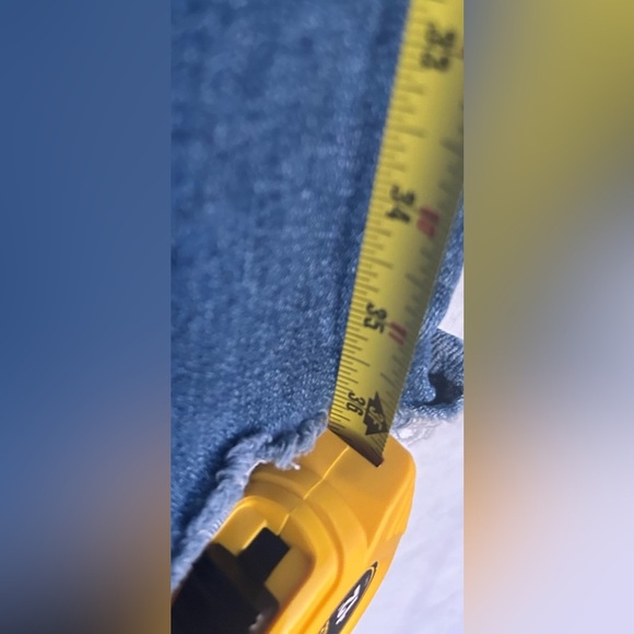 MOTHER Classic Blue Jeans The Looker Ankle Jeans in We The Animals
MOTHER - Picture 13 of 15